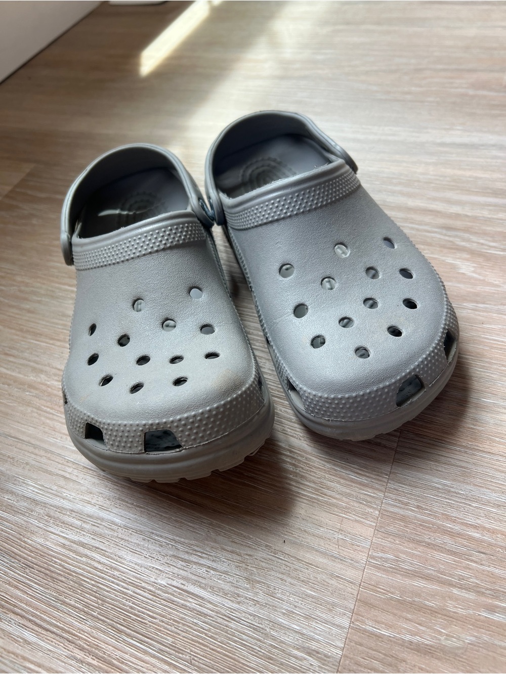 Crocs Classic Clog Gray Unisex Comfort Shoes M8 W10 lightweight slip on - Picture 2 of 8
